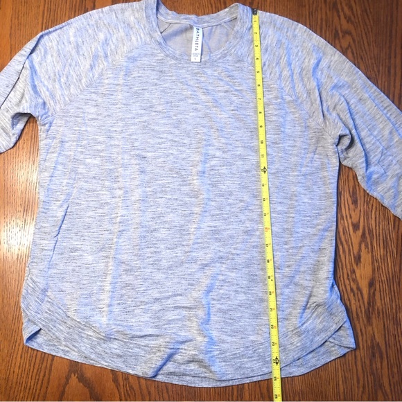 Women’s Athleta Gray Curved Hem Sweatshirt Size Large - Picture 7 of 7